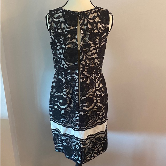 The limited New black lace size 6 with white lining - Picture 5 of 9